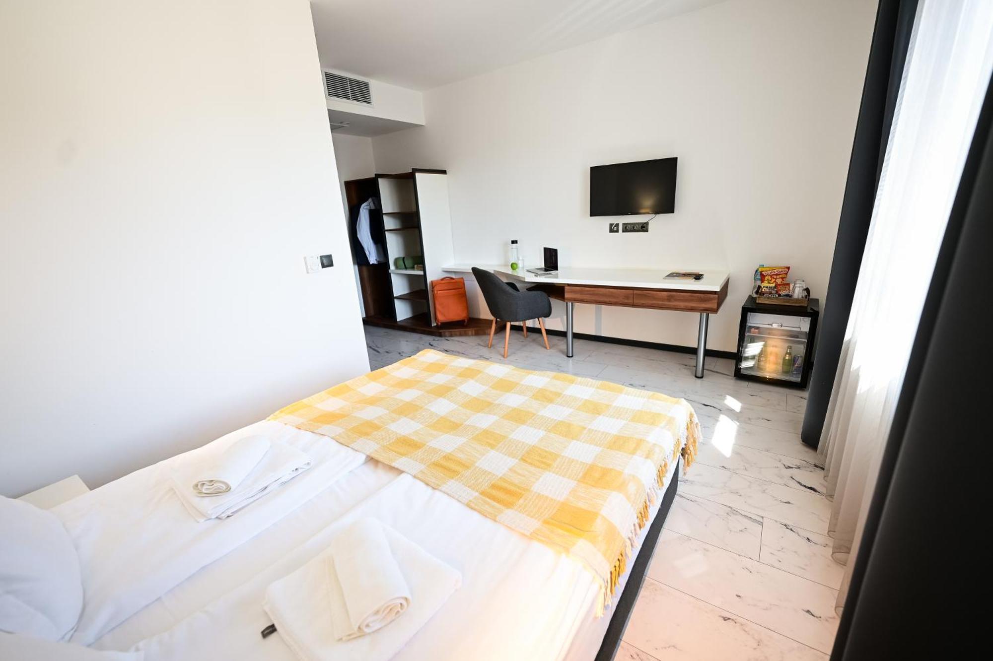 Rubo Hotel Шумен Экстерьер фото