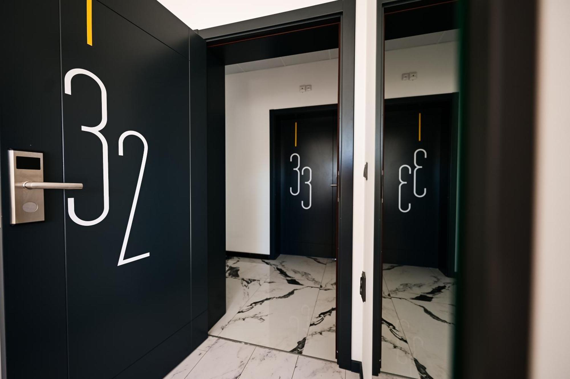 Rubo Hotel Шумен Экстерьер фото